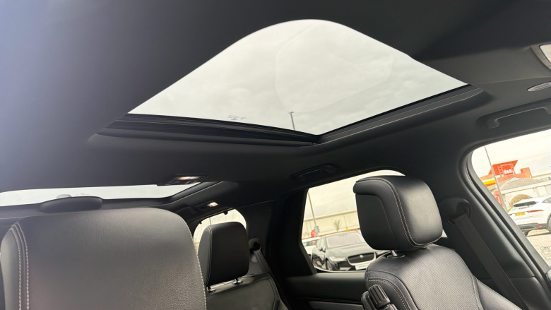 Land Rover Discovery 3.0 D250 R-Dynamic SE 5dr Auto Diesel Station Wagon